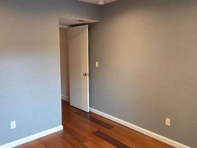 3847 Vineyard Ave #J — Photo 16