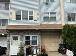 21 Prince Ln, Staten Island, NY