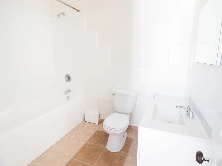 109 Niagara St #1 — Photo 9