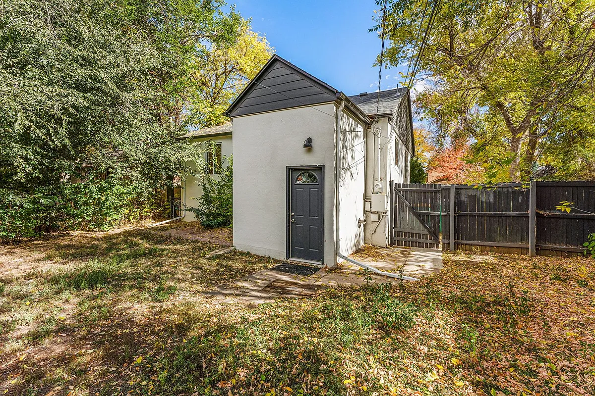 Building Photo - 3369 S Emerson St #B