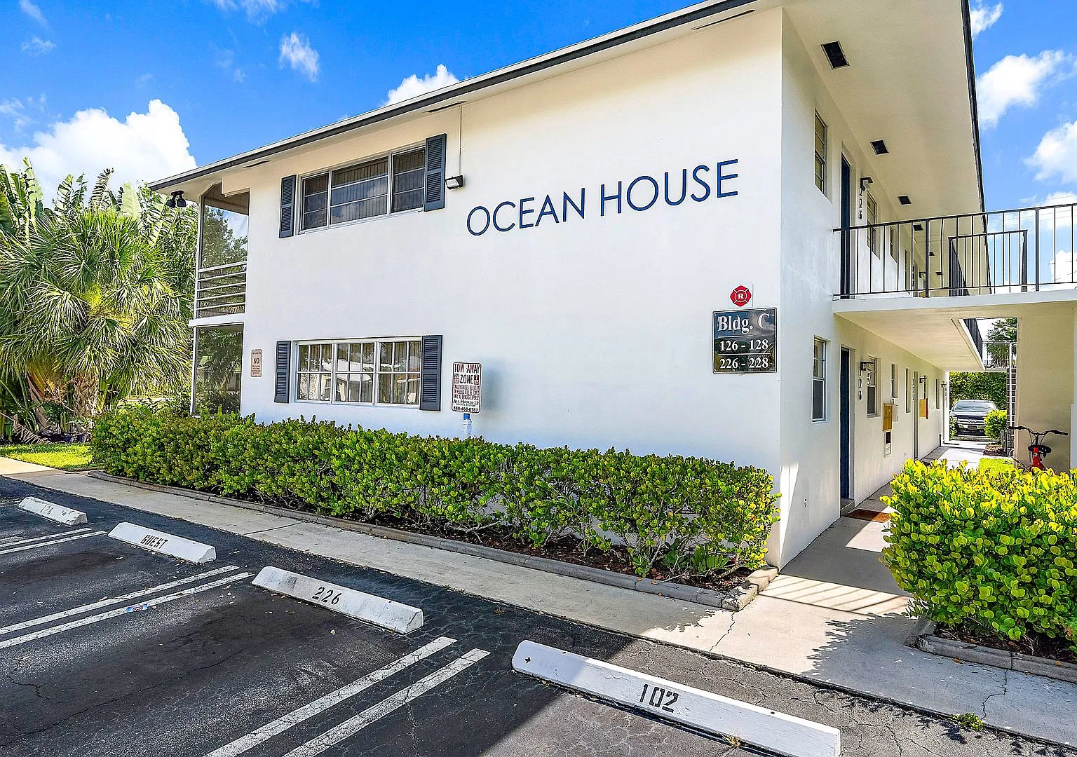 Ocean House - 360 Fiesta Ave Jupiter, FL 33469 — Photo 3