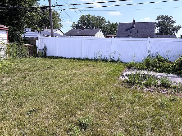 14018 Hobart Ave — Photo 12