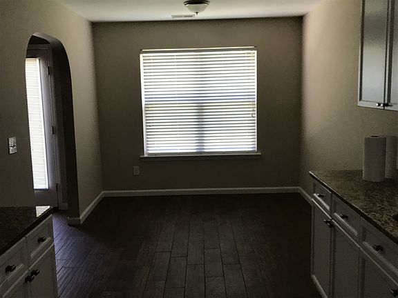 4th image of 215 Fox Run Ln