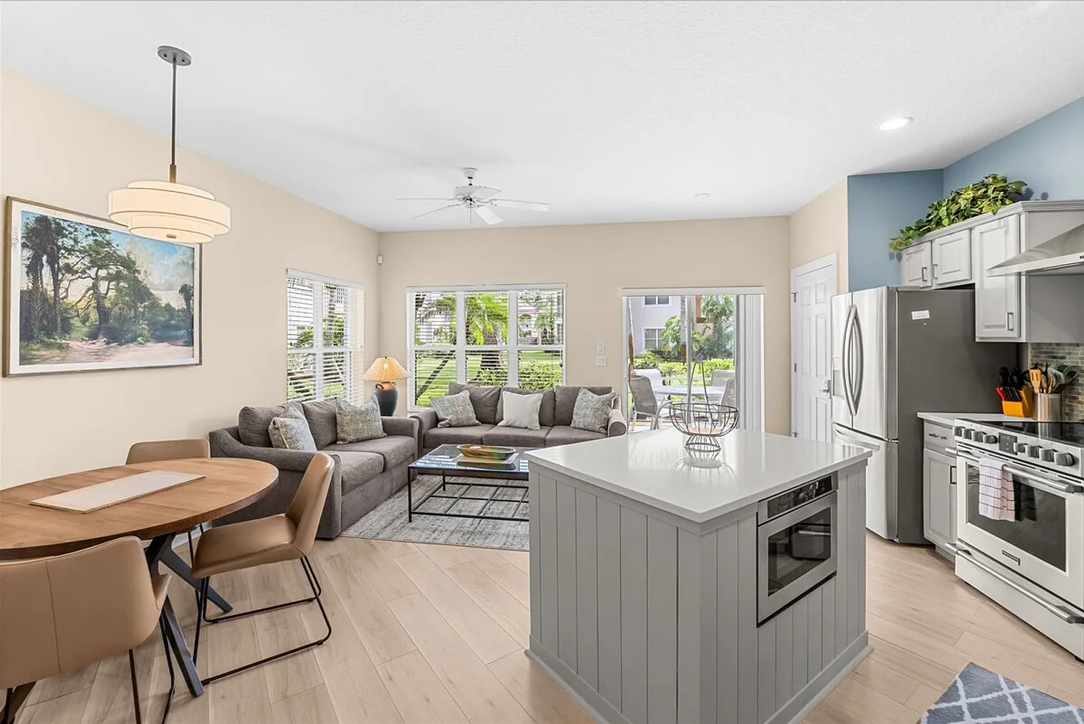 2 bed, 1.0 bath, $4,680 — Photo 3