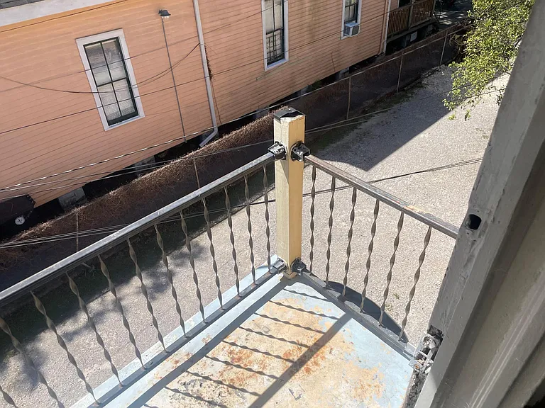 319 S Lopez St #E — Photo 11