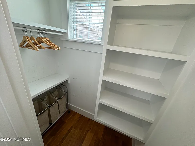 819 Meadowsweet Ln — Photo 15