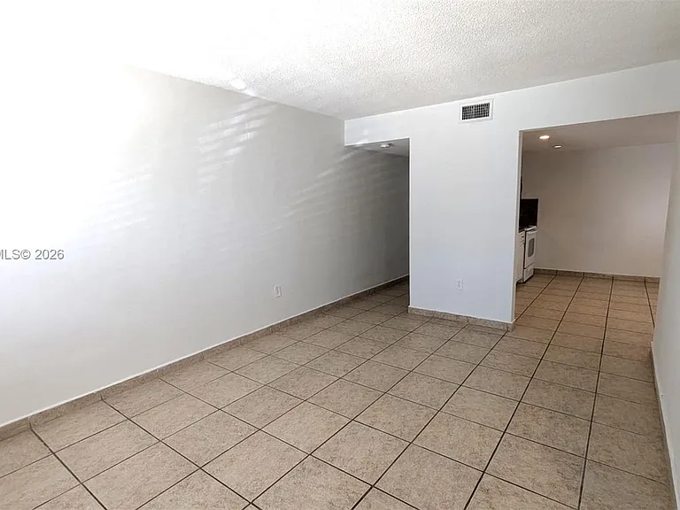 3525 SW 25th Ter #1 — Photo 4