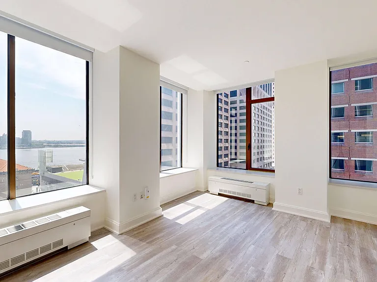 10 Hanover Square — Photo 142