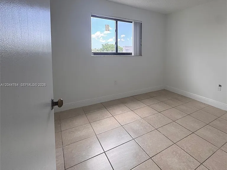 1820 W 53rd St #517 — Photo 11