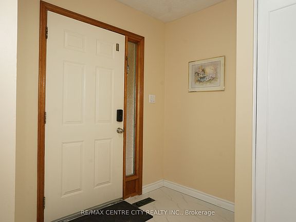 2nd image of 136 Concord Cres