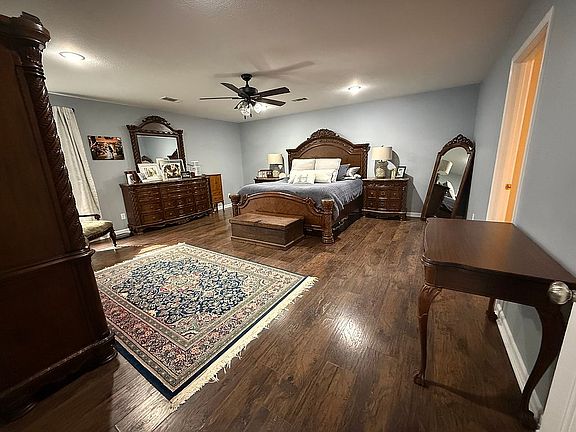 5th image of 913 Sutton Pl
