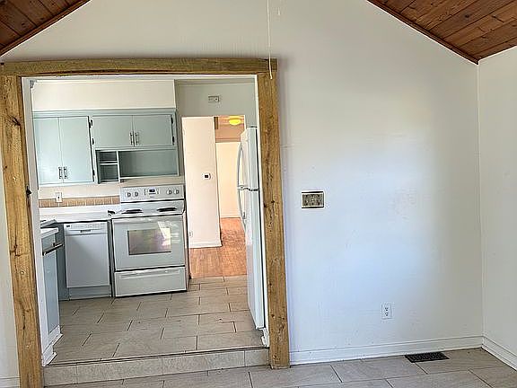 4th image of 2265 Wickliffe Rd