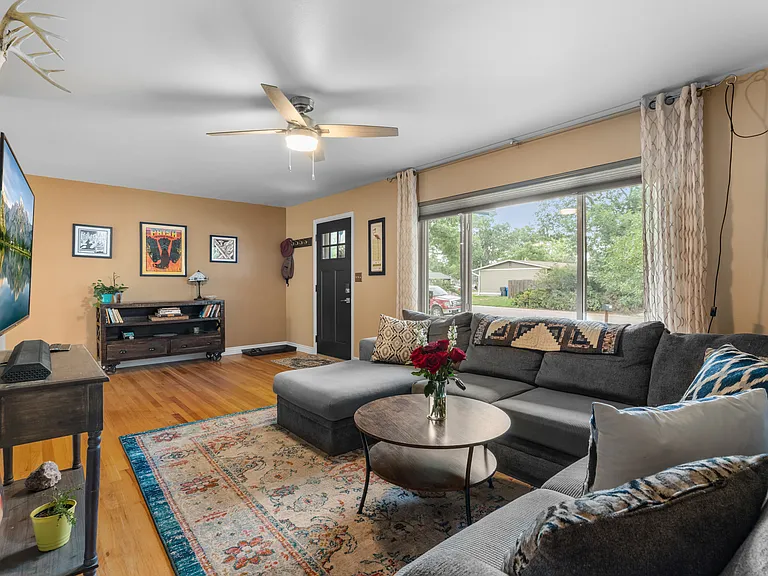 1037 Cypress Dr — Photo 10