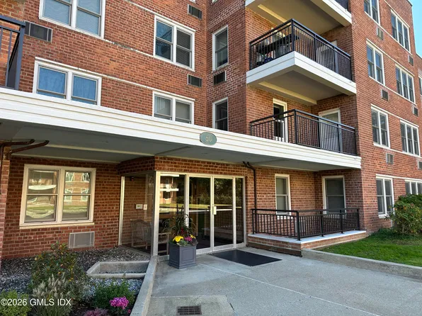 50 Lafayette Pl APT 4H, Greenwich, CT 06830