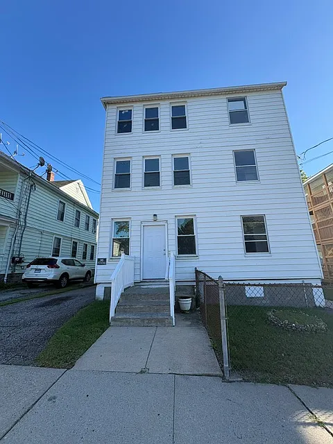 11 5th St #1