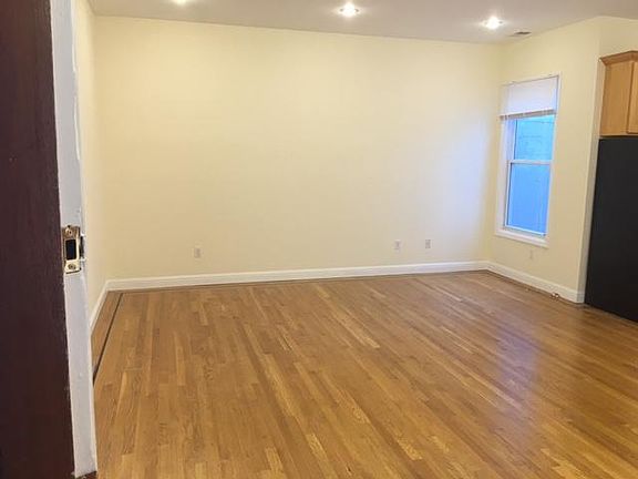 5th image of 3147 Mission St #2