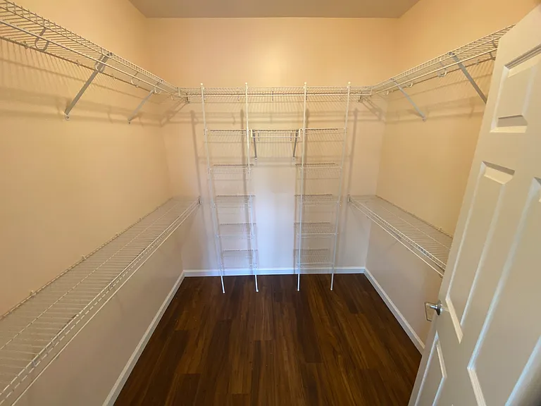 1886 Saint Louis Dr — Photo 12
