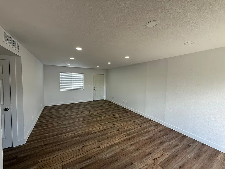 801-805 Monarch Cir — Photo 22