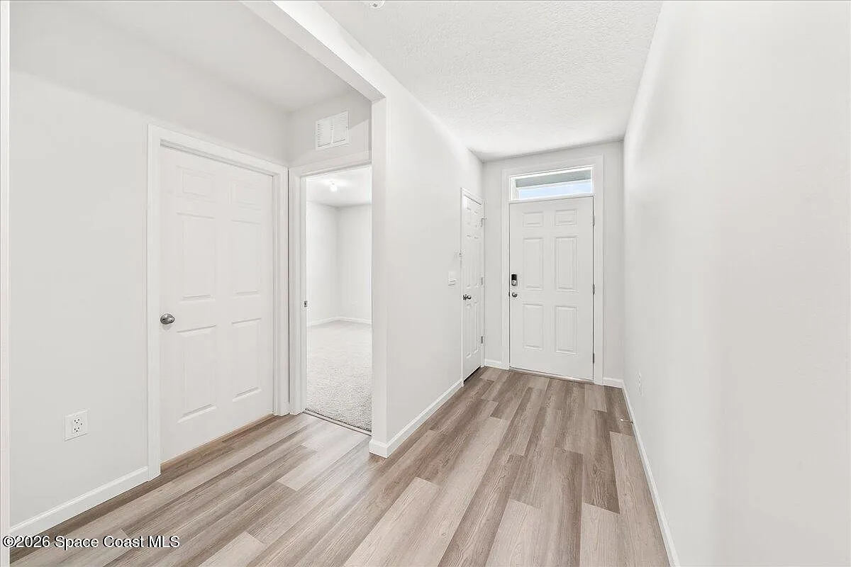4 bed, 2.0 bath, 1828 sqft, $2,200 — Photo 3