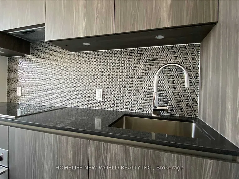 1 Yorkville Ave #2810 — Photo 17