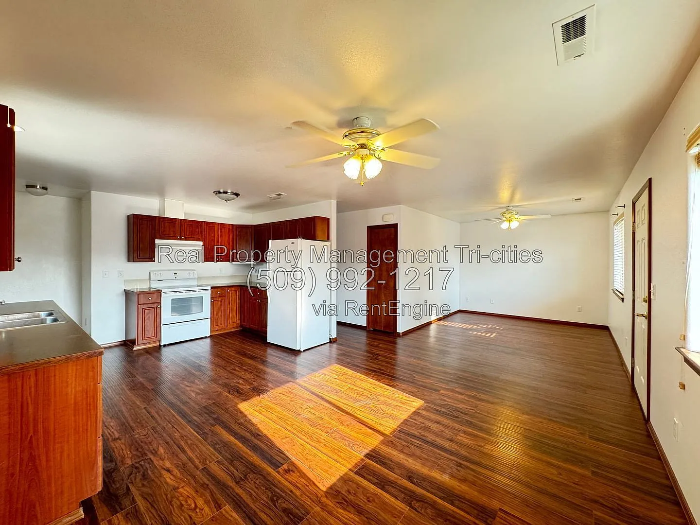 3 bed, 2.0 bath, 1120 sqft, $2,095 — Photo 2