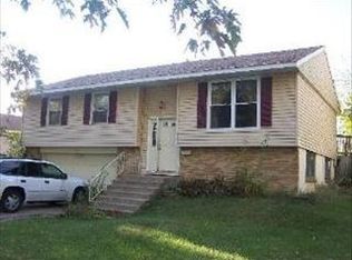 550 Ridge Cir, Streamwood, IL 60107