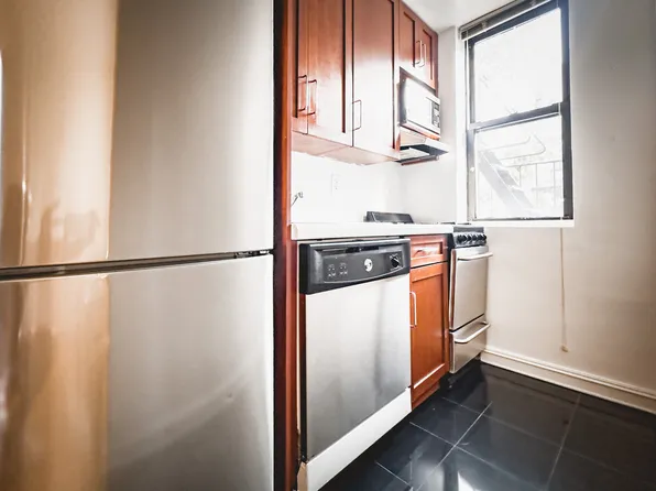426 East 81st Street 4D image 3 of 6