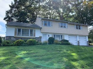 7 Melissa Ln, Old Bethpage, NY 11804