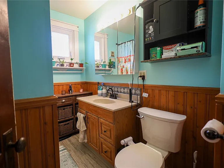 220 Kingsbury Ave — Photo 17