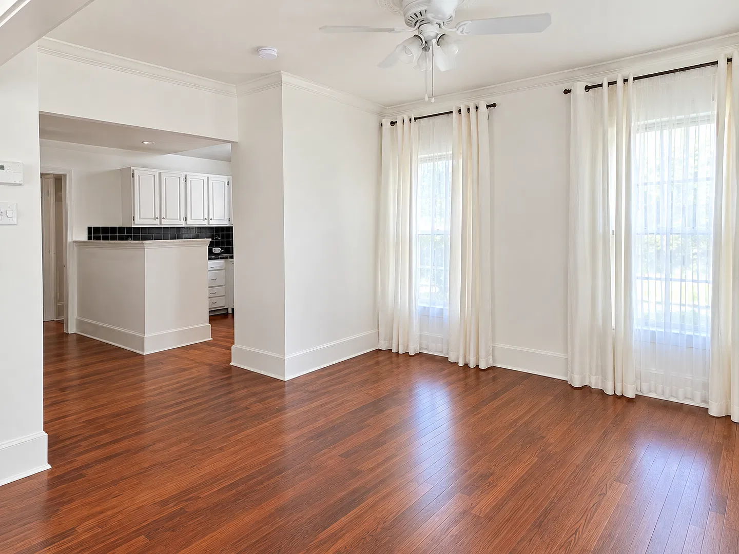 2/2 House - Hyde Park — Photo 4
