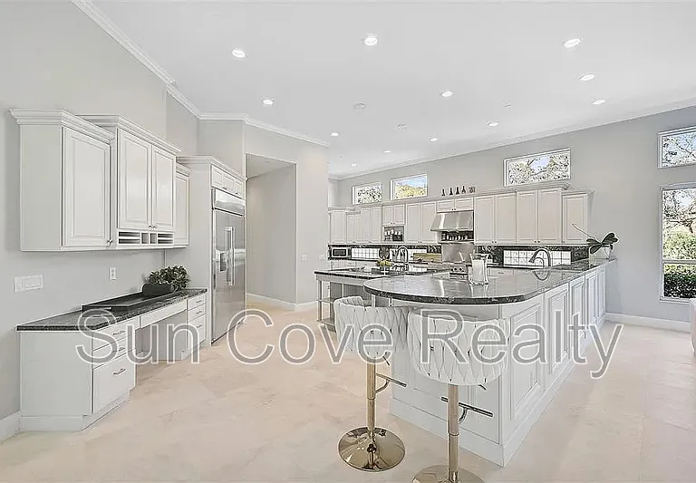 854 Macewen Dr — Photo 10