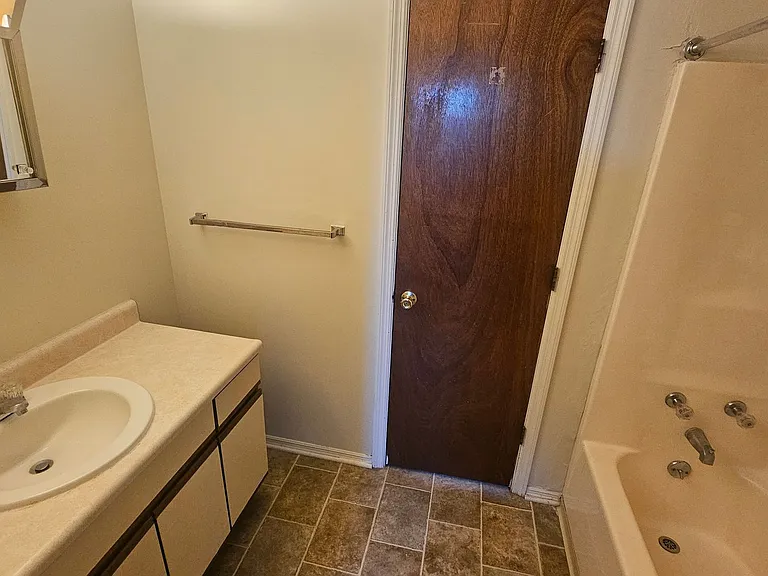1718 N Lincoln St — Photo 6