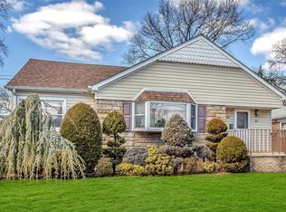 81 Countisbury Ave, Valley Stream, NY 11580