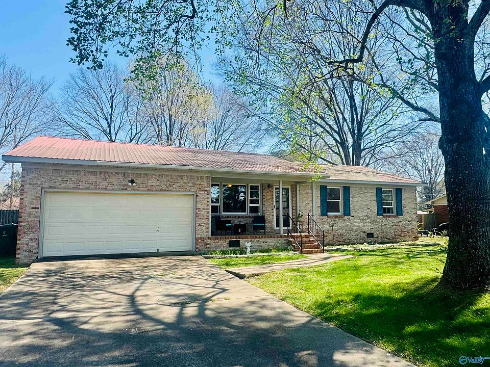 1st image of 904 Gable Cir SW