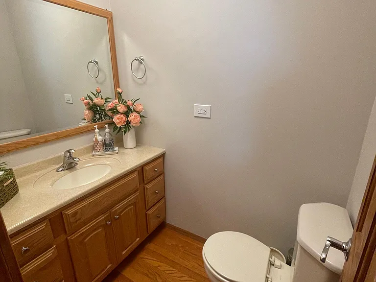 917 Hamlin St — Photo 9