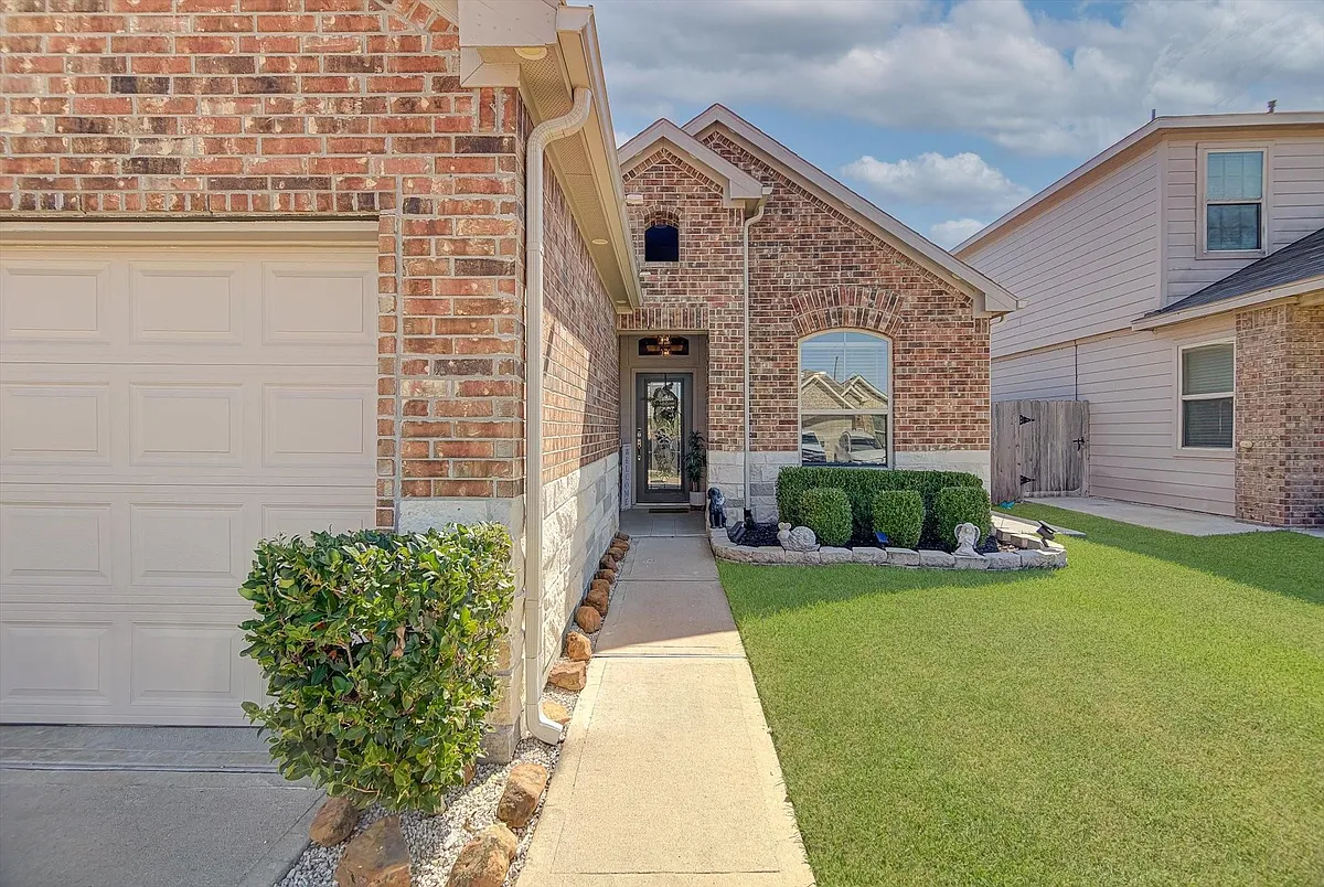 Building Photo - 16514 Twinwalker Dr