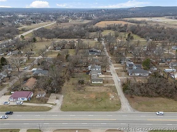 4th image of 909 S Oklahoma St