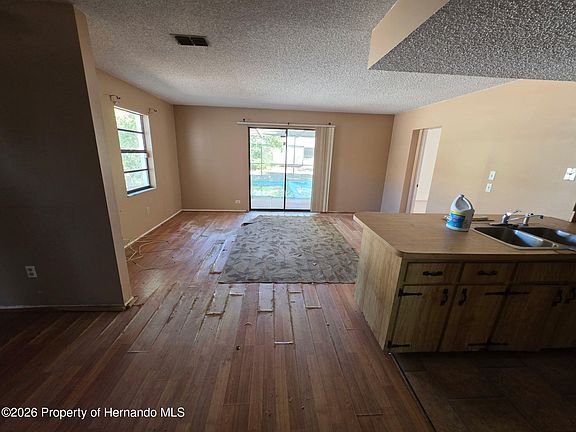 3rd image of 1364 Dill Ave