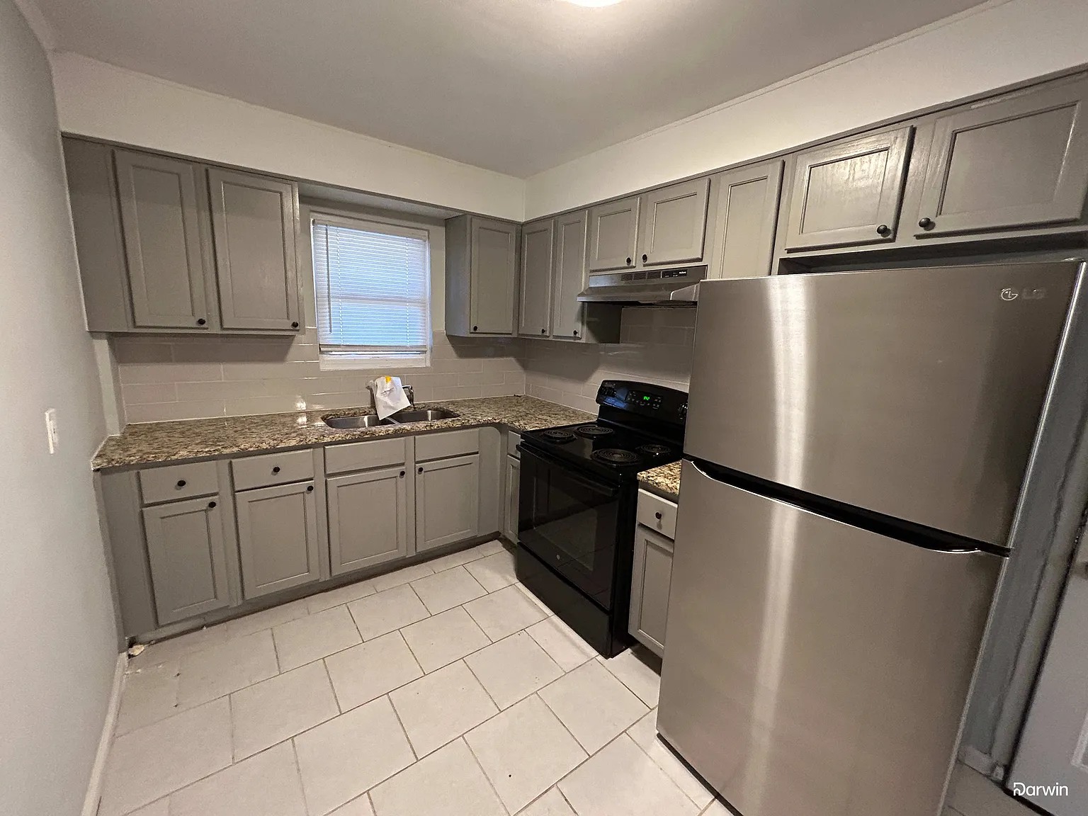 3 bed, 1.0 bath, 1080 sqft, $1,340 — Photo 3