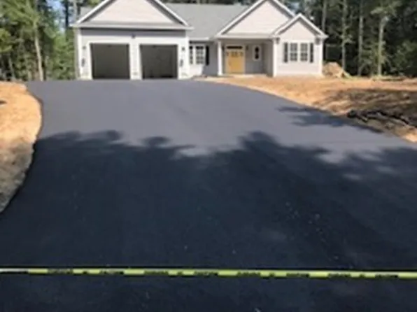 1384 Lyon St, Ludlow, MA 01056