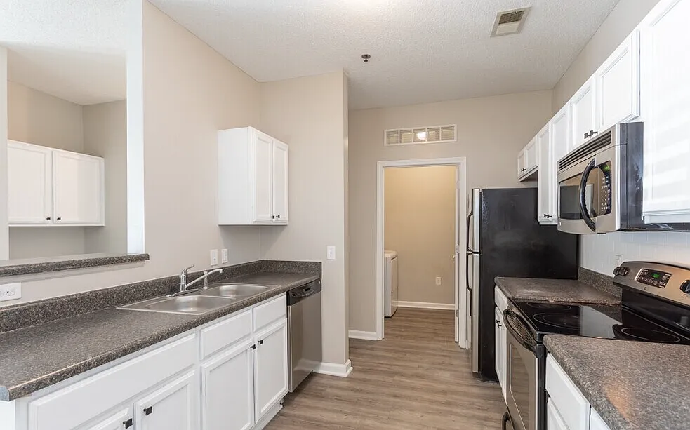 Magnolia House Apartments — Photo 1