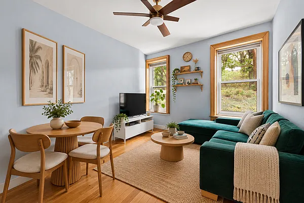 Living room, photo 1