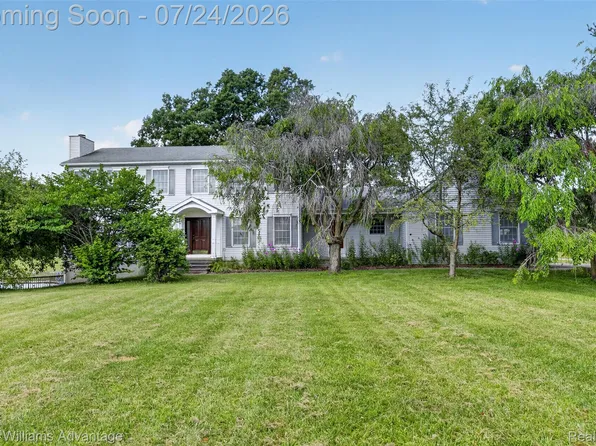 2360 White Birch Trl, Howell, MI 48843
