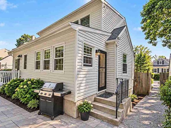 2nd image of 8 Curry Road