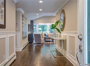 543 Old Country Rd, Huntington Station, NY 11746