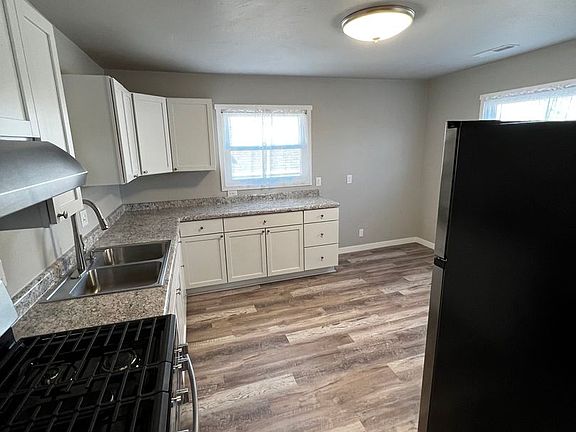 2nd image of 33 7th St #2B-1BA-1180SQFT