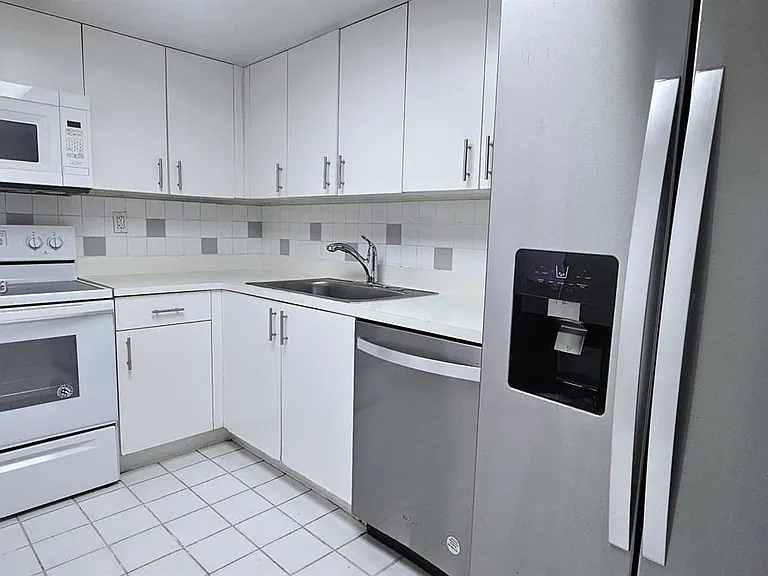 3300 NE 192nd St #1503 — Photo 7