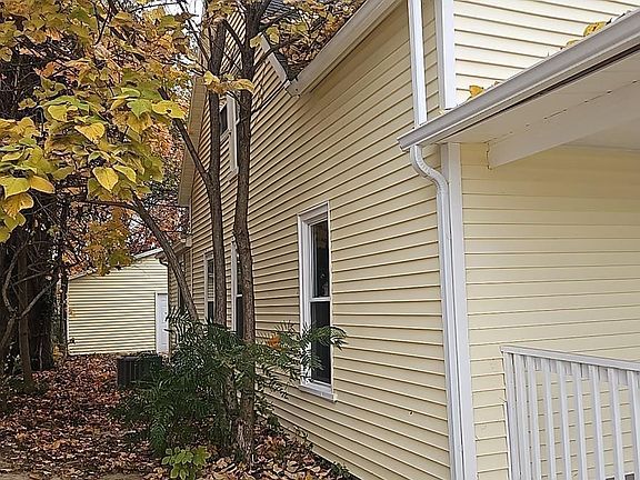 4th image of 1122 Maple St