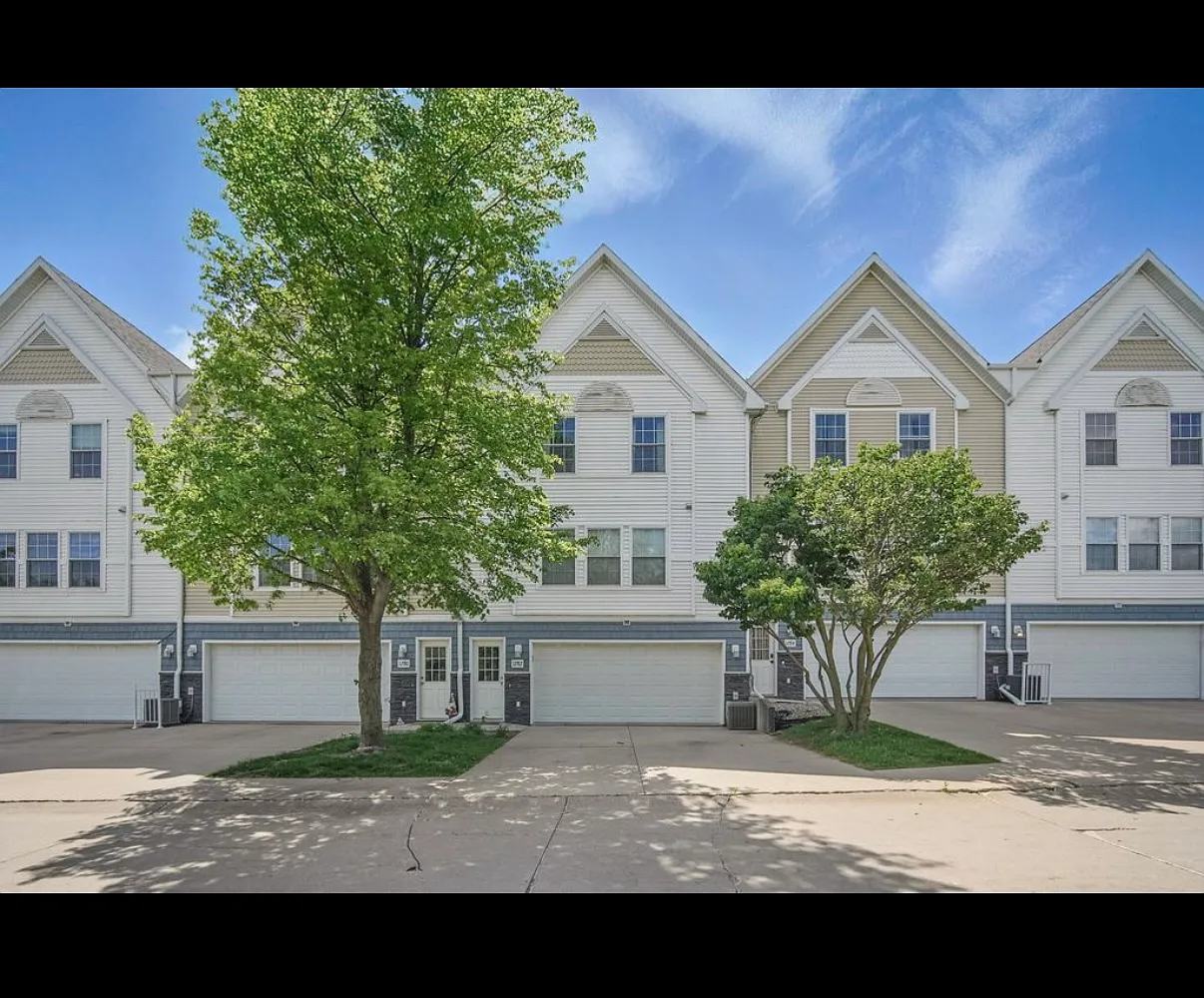 1282 SE Village View Ln — Photo 2