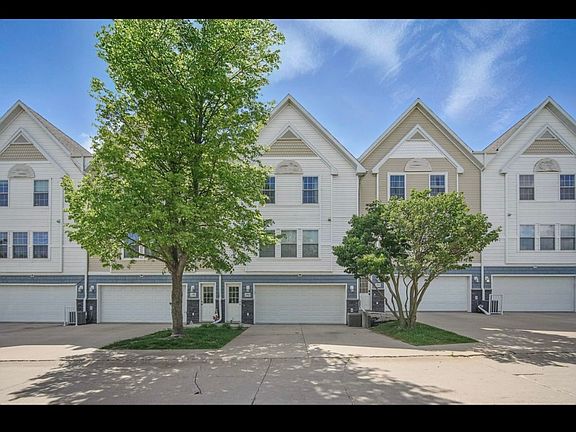 2nd image of 1282 SE Village View Ln
